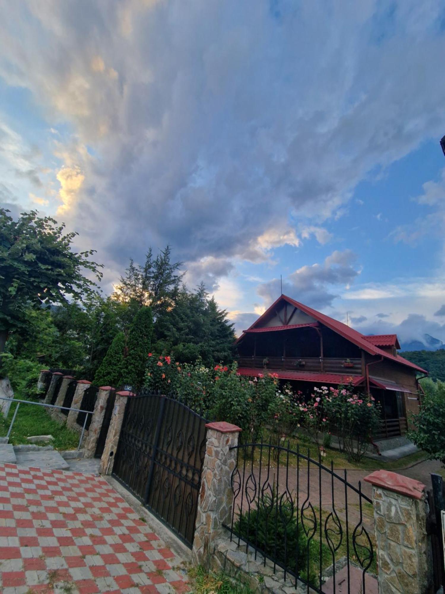 Casa De Vacanta Caciulata Ngoại thất bức ảnh